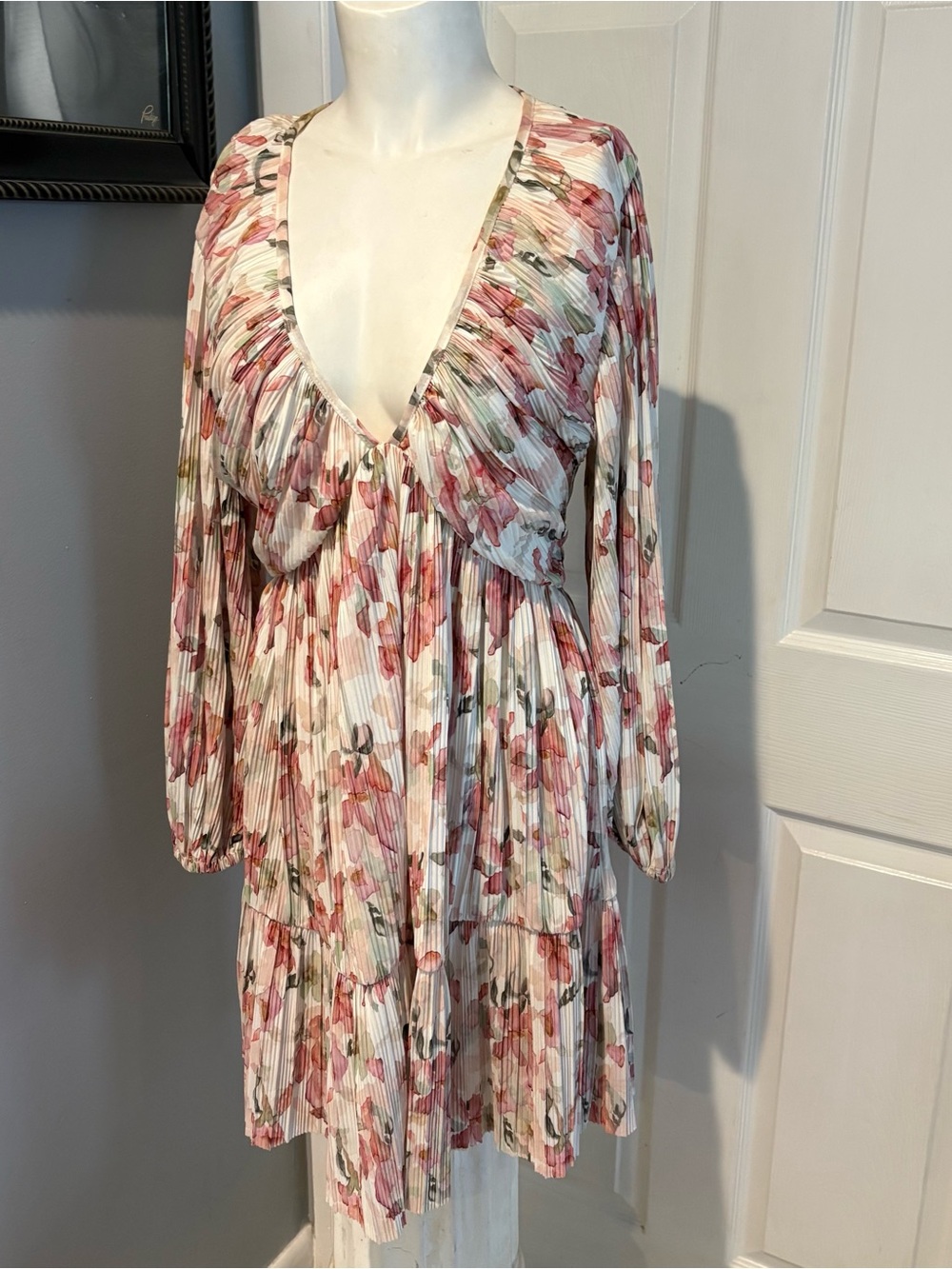 H&M Pink Floral Long-Sleeve Pleated Mini Dress S/L